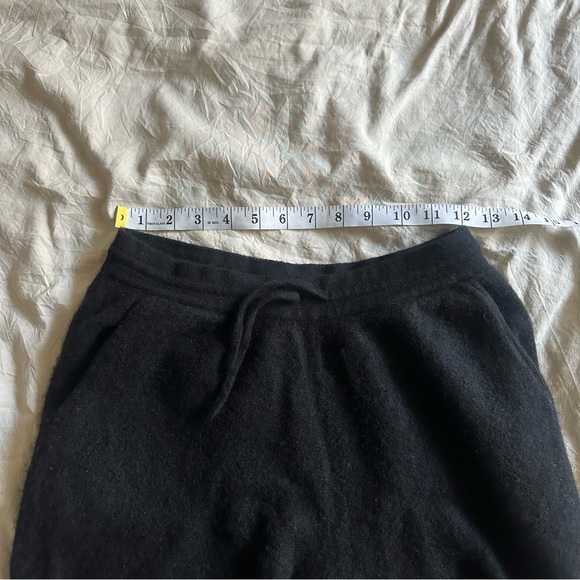 Naadam Off-Duty Cashmere Jogger in Black Small - Picture 14 of 16